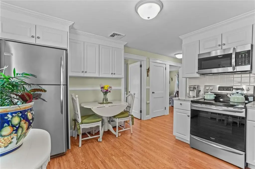 79 Beach Road Bristol RI 02809