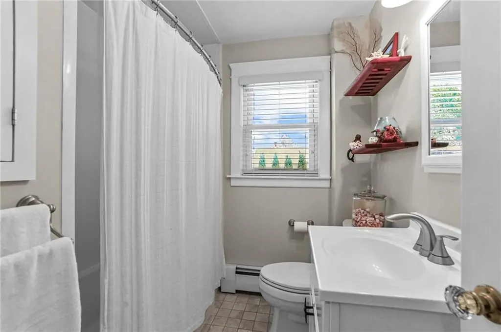 79 Beach Road Bristol RI 02809