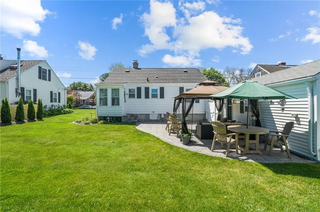 79 Beach Road Bristol RI 02809