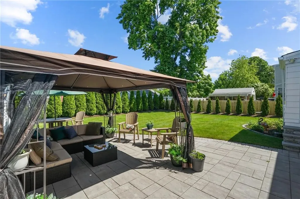 79 Beach Road Bristol RI 02809