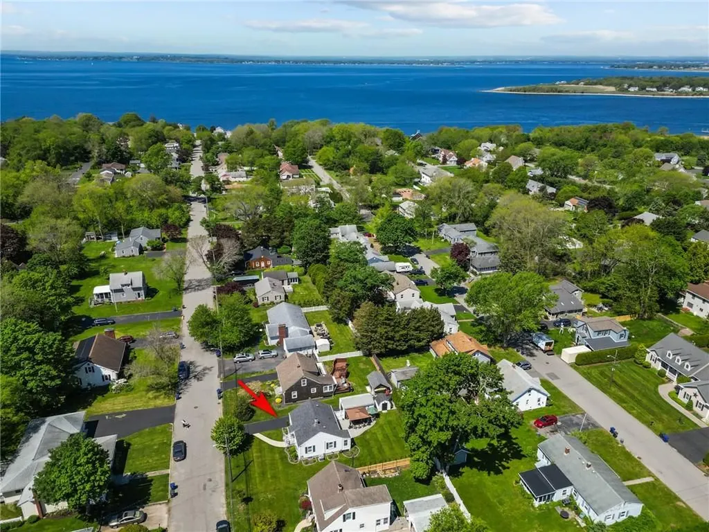 79 Beach Road Bristol RI 02809