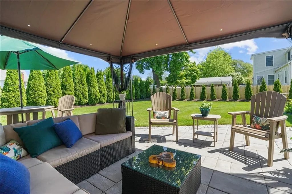 79 Beach Road Bristol RI 02809