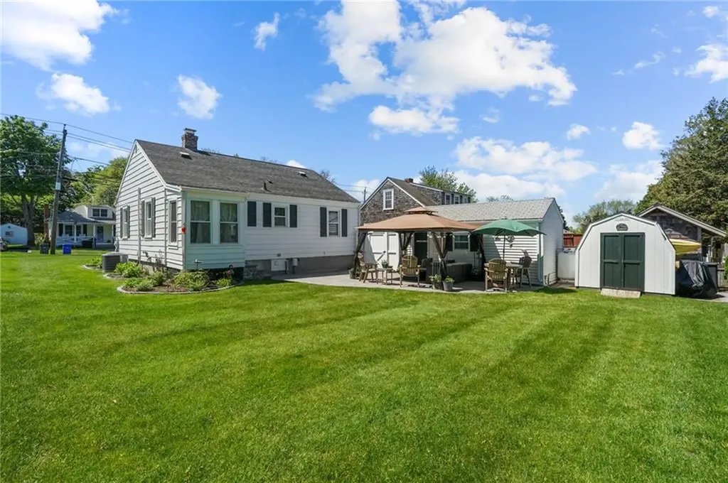 79 Beach Road Bristol RI 02809