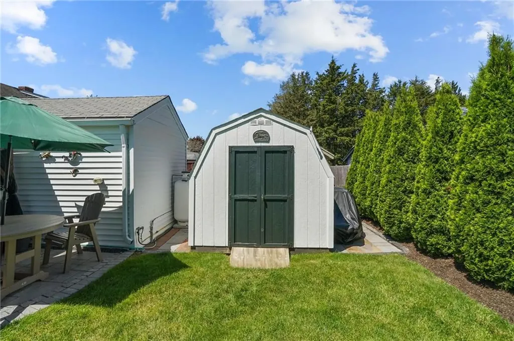 79 Beach Road Bristol RI 02809