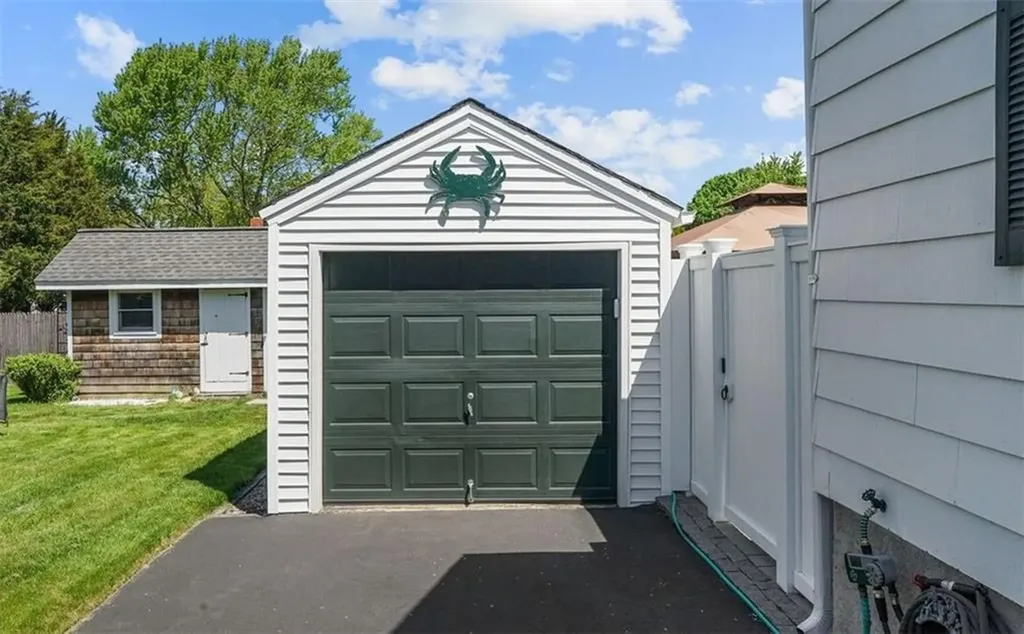 79 Beach Road Bristol RI 02809