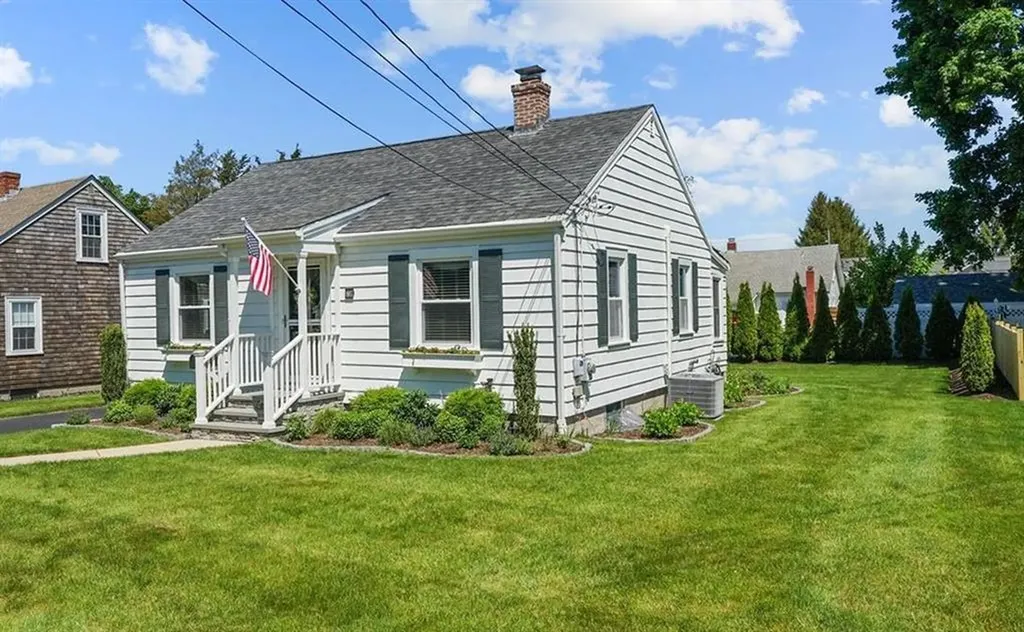 79 Beach Road Bristol RI 02809
