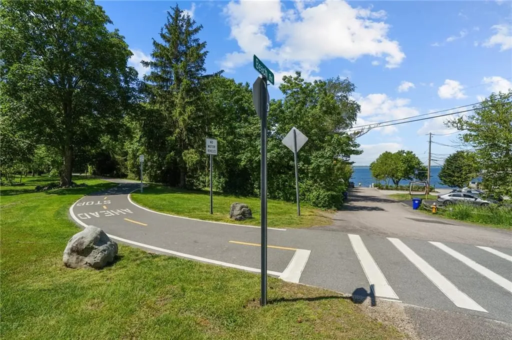 79 Beach Road Bristol RI 02809