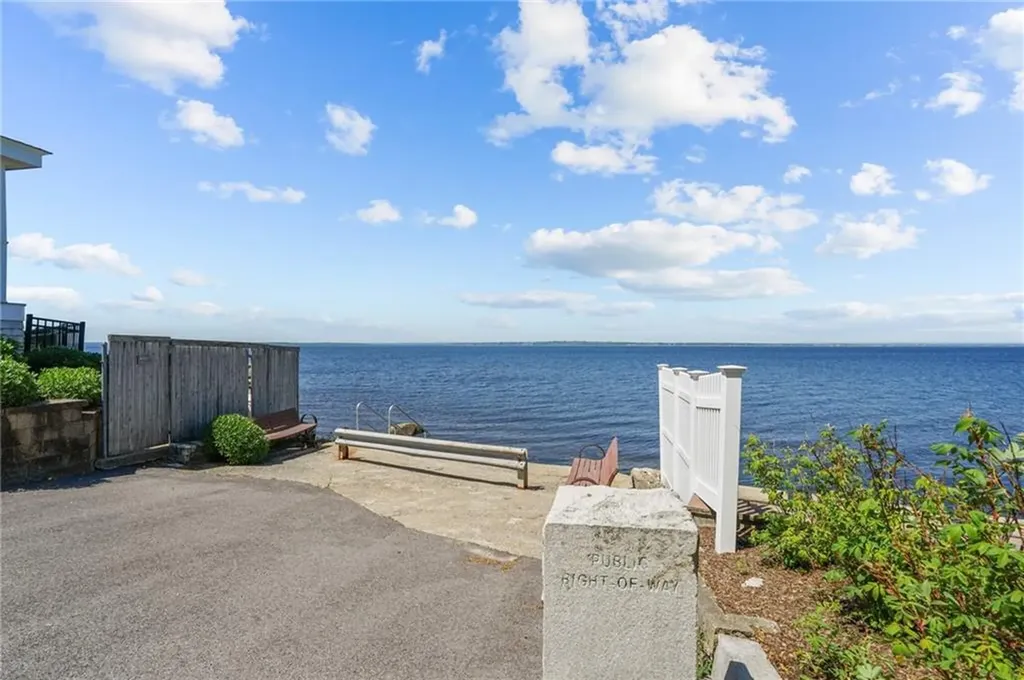 79 Beach Road Bristol RI 02809