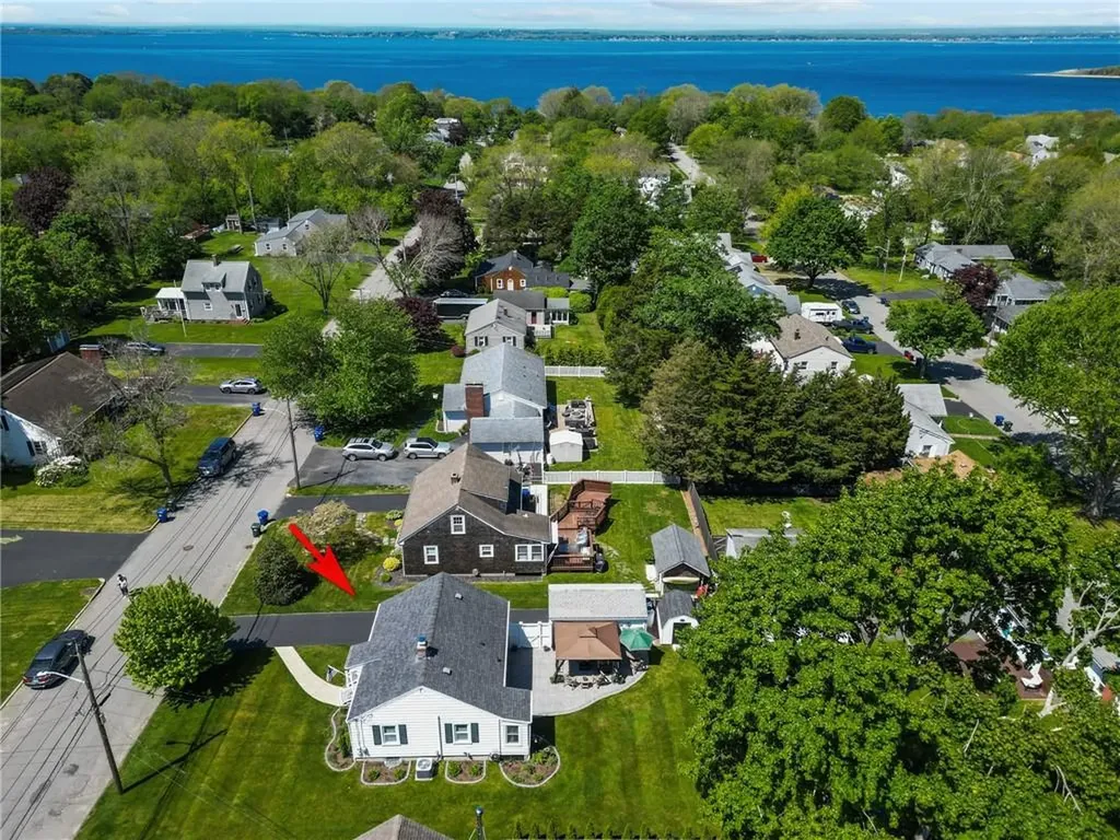 79 Beach Road Bristol RI 02809