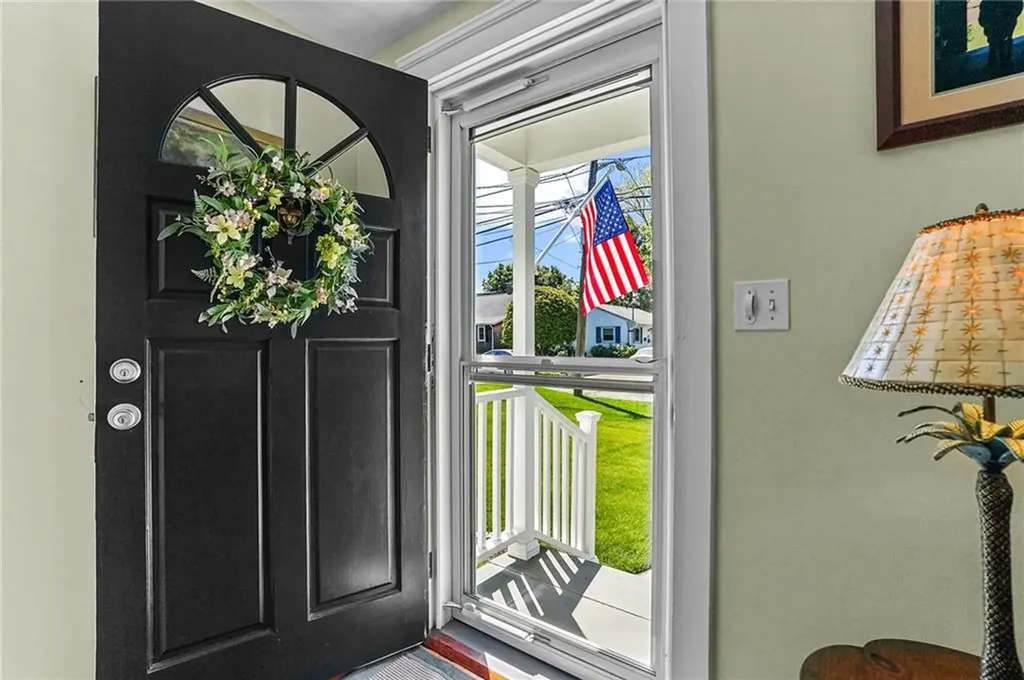 79 Beach Road Bristol RI 02809