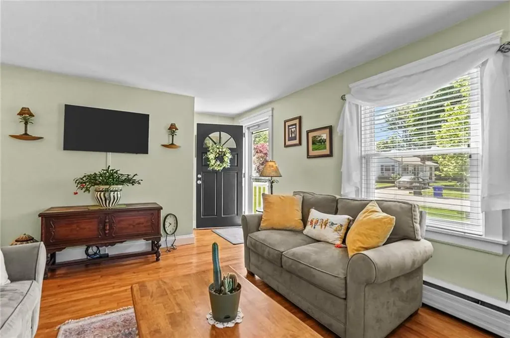 79 Beach Road Bristol RI 02809