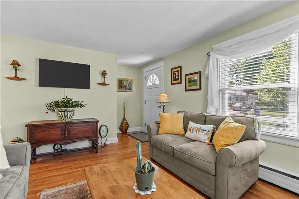 79 Beach Road Bristol RI 02809