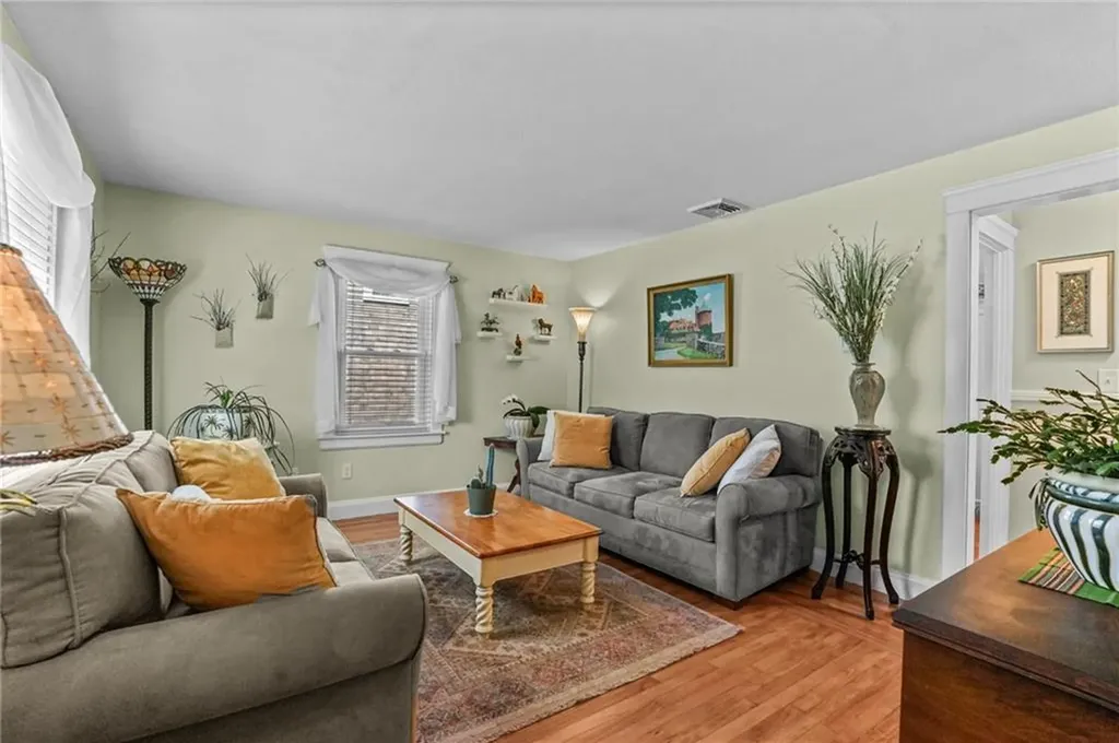 79 Beach Road Bristol RI 02809
