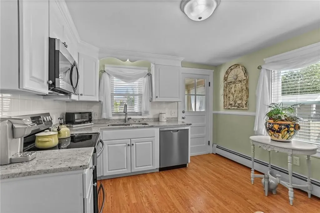 79 Beach Road Bristol RI 02809