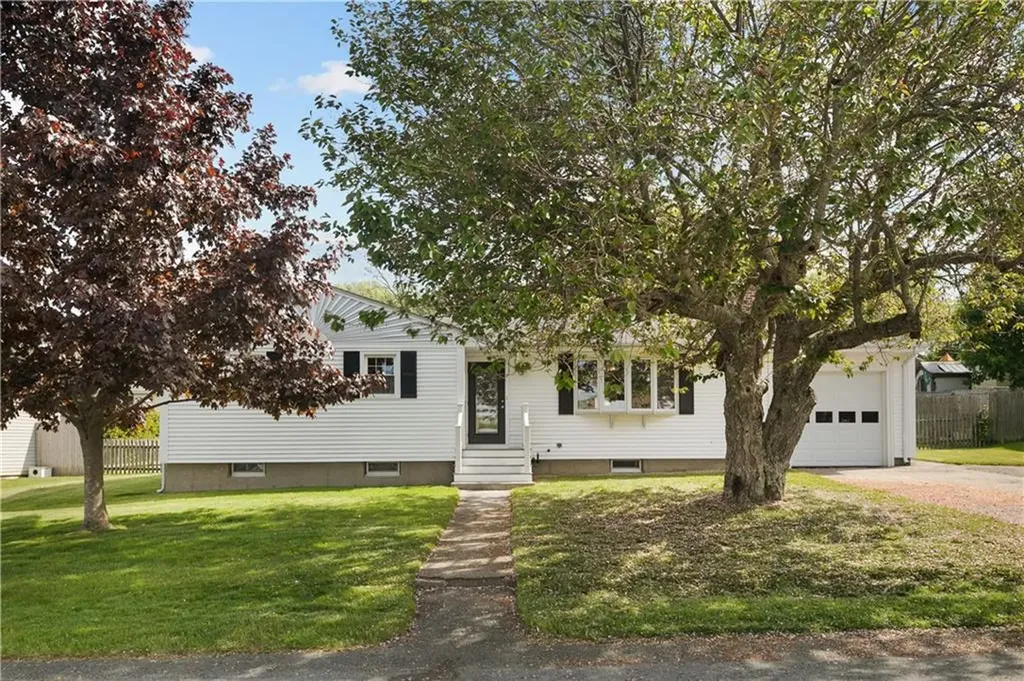 59 Evergreen Avenue Tiverton RI 02878