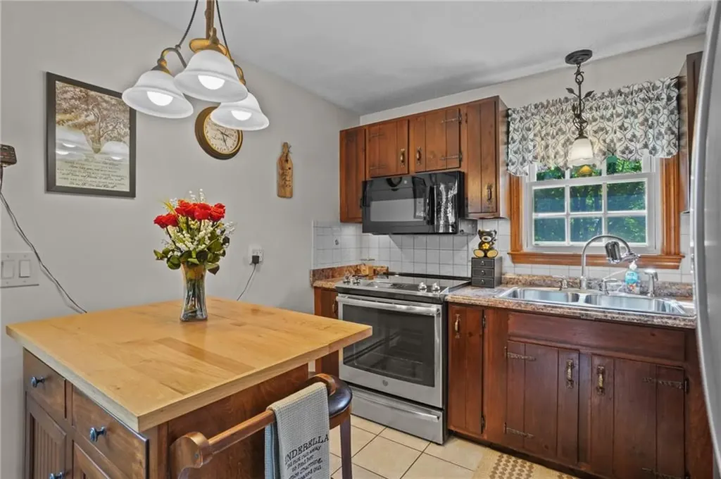 232 Dana Street Woonsocket RI 02895