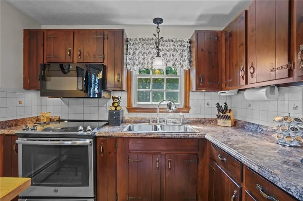 232 Dana Street Woonsocket RI 02895