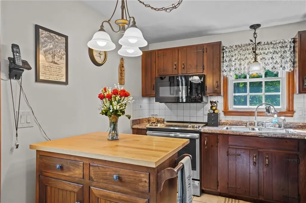 232 Dana Street Woonsocket RI 02895