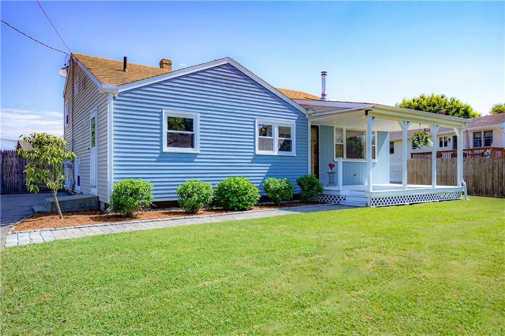 17 Namquid Drive Middletown RI 02842