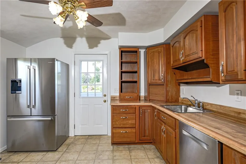 17 Namquid Drive Middletown RI 02842