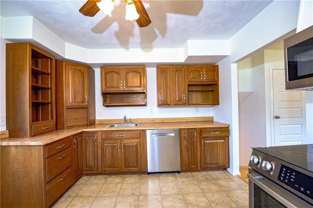 17 Namquid Drive Middletown RI 02842