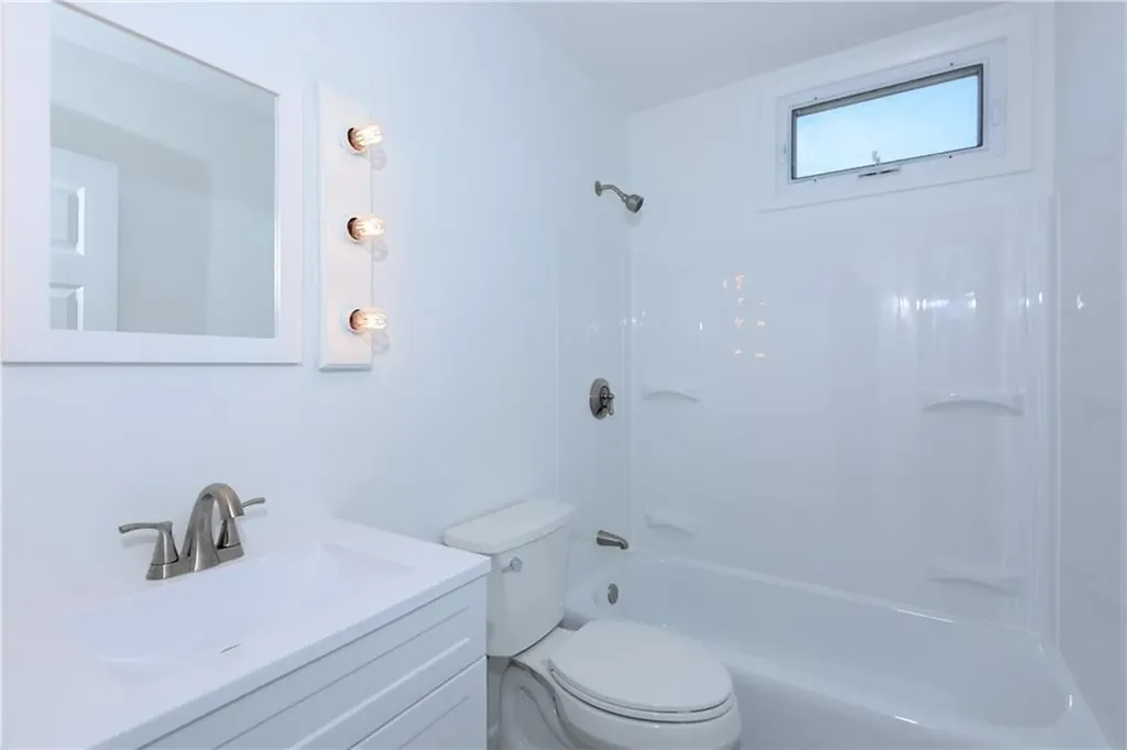 17 Namquid Drive Middletown RI 02842