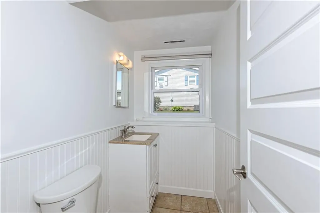 17 Namquid Drive Middletown RI 02842