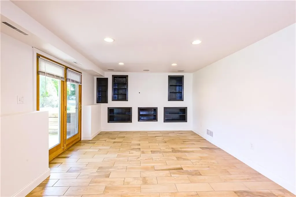 17 Namquid Drive Middletown RI 02842