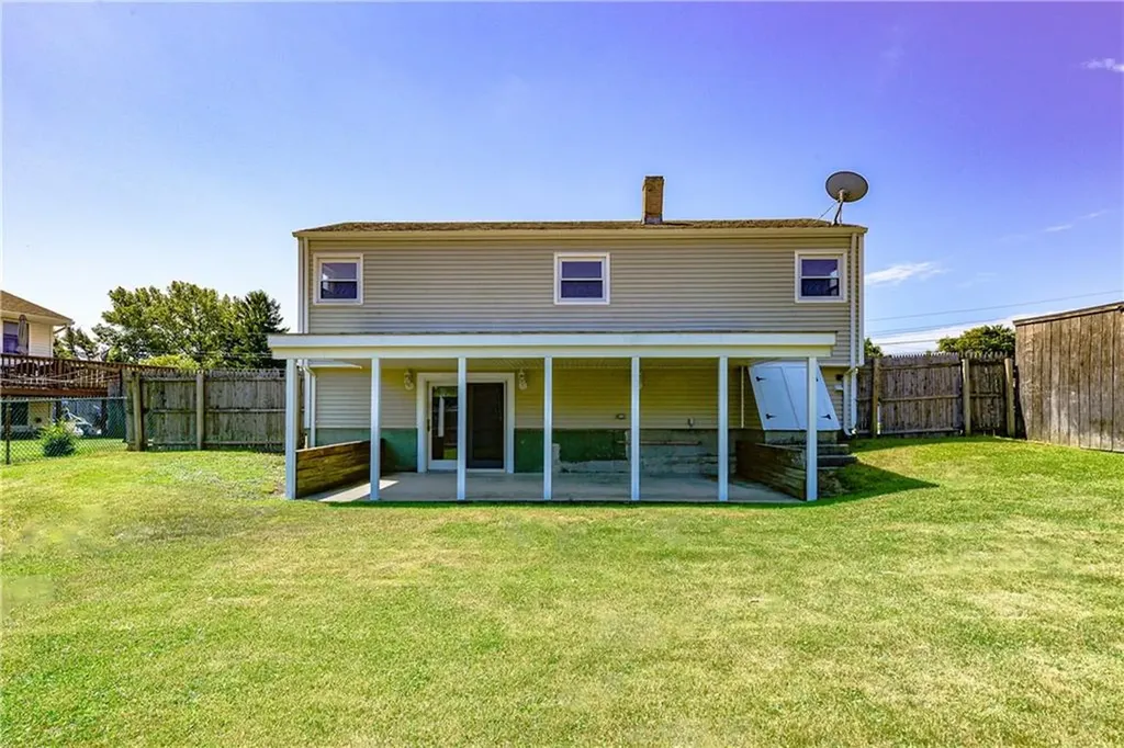 17 Namquid Drive Middletown RI 02842