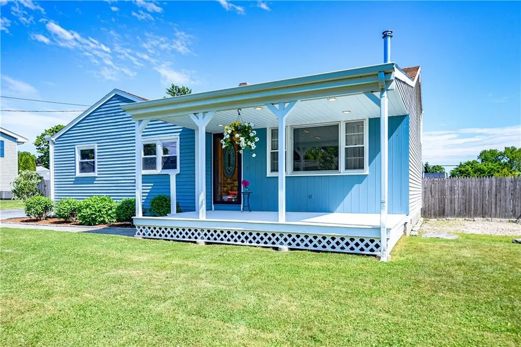 17 Namquid Drive Middletown RI 02842