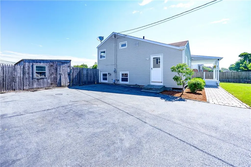 17 Namquid Drive Middletown RI 02842