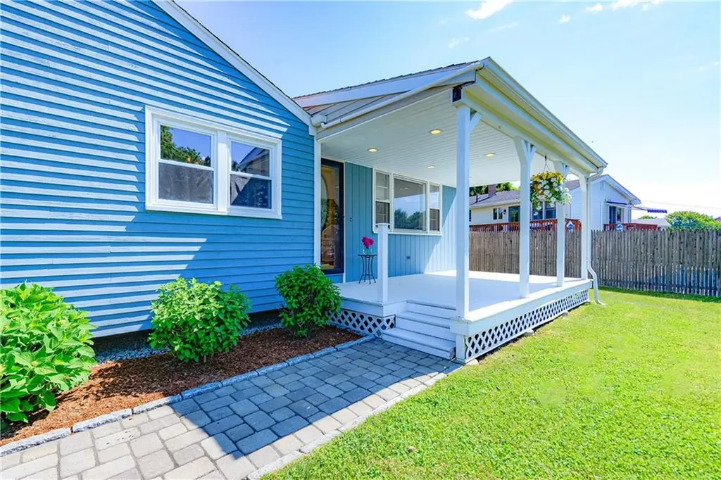 17 Namquid Drive Middletown RI 02842