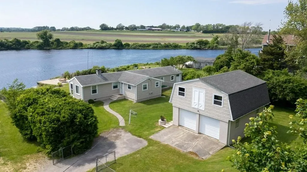 98 Anthony Way Tiverton RI 02878