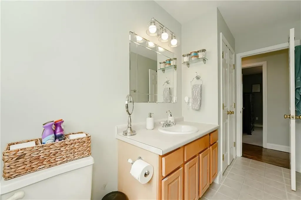28 Willow Court Portsmouth RI 02871
