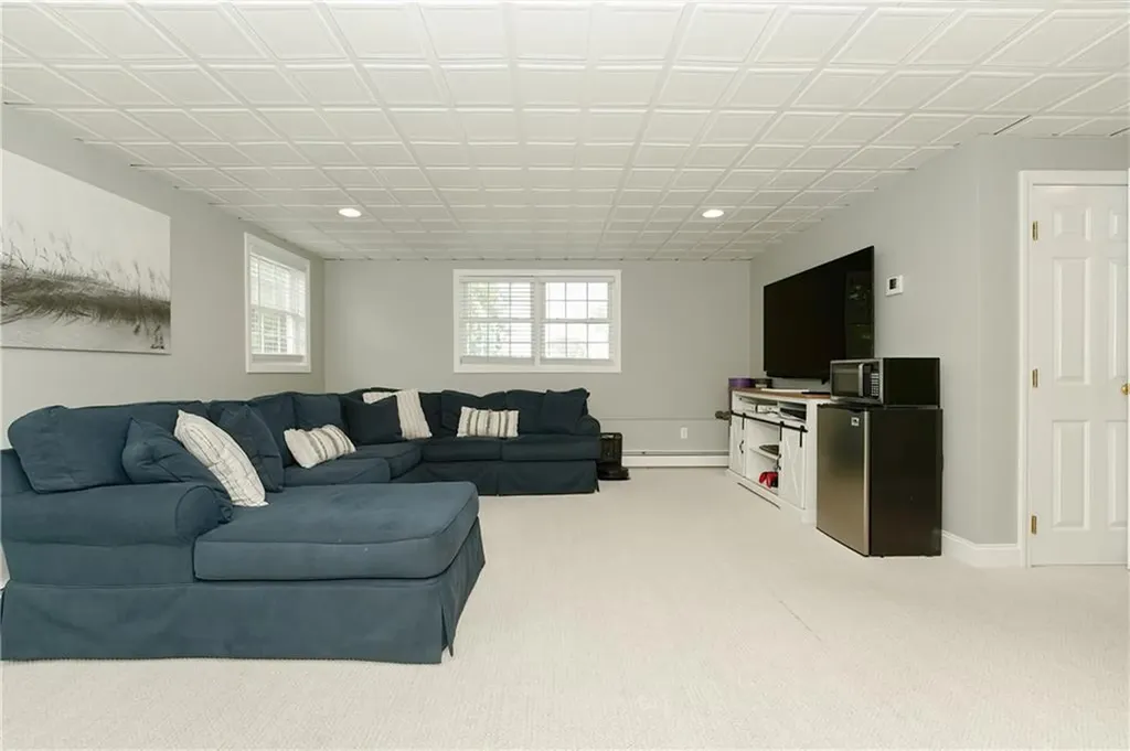 28 Willow Court Portsmouth RI 02871