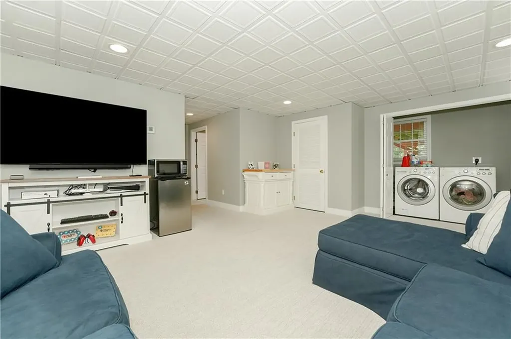 28 Willow Court Portsmouth RI 02871
