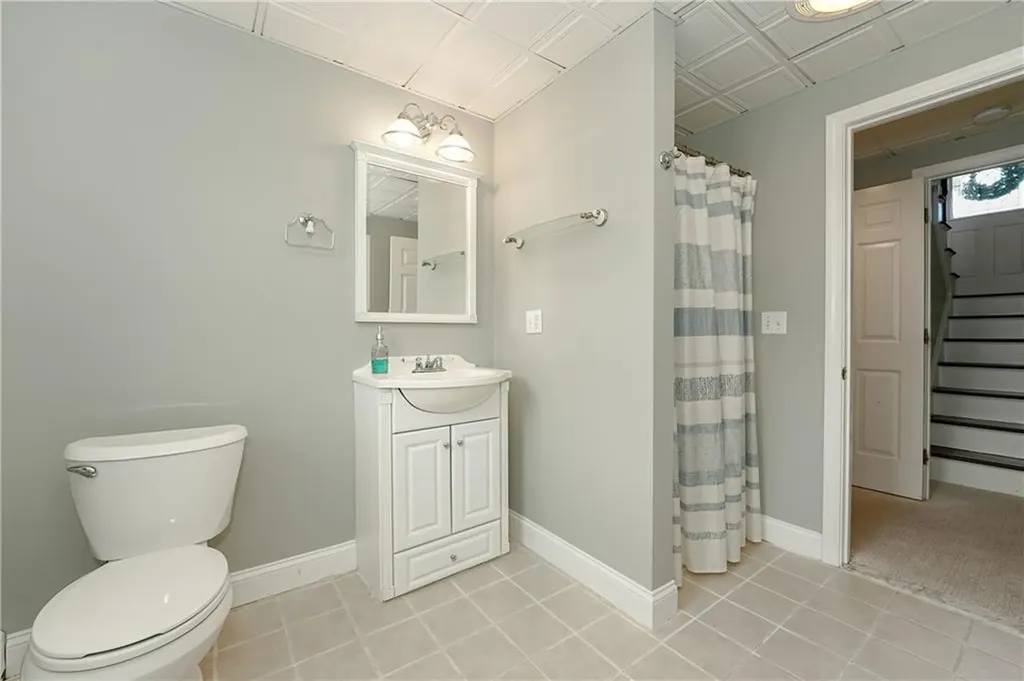 28 Willow Court Portsmouth RI 02871