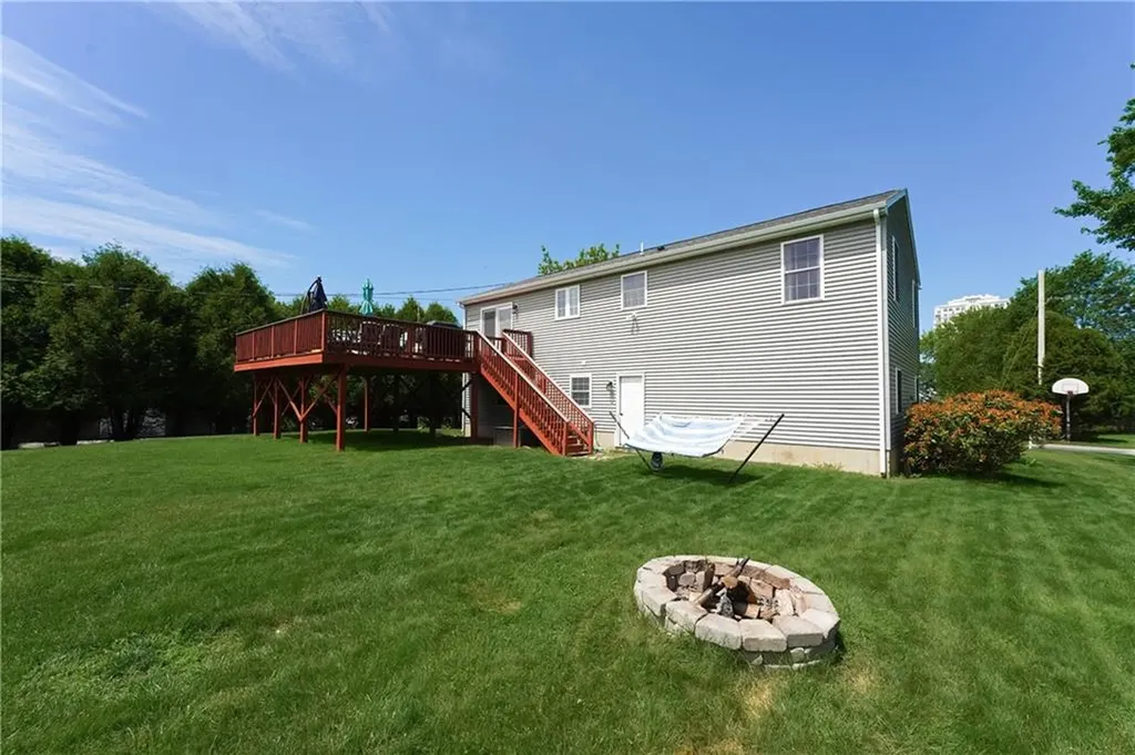 28 Willow Court Portsmouth RI 02871