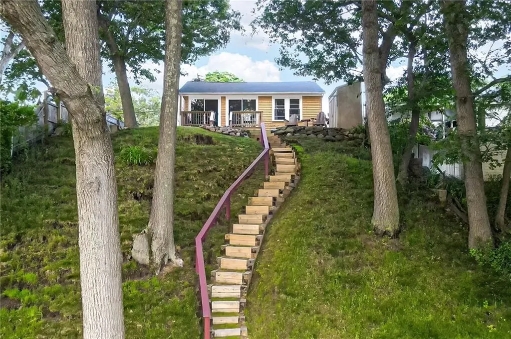 17 Lakecrest Drive Warwick RI 02889