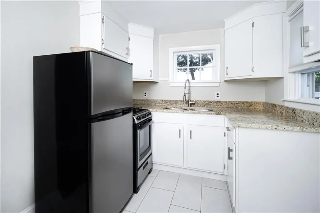 17 Lakecrest Drive Warwick RI 02889