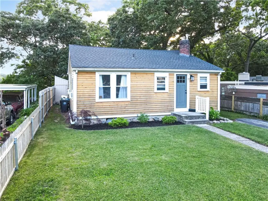 17 Lakecrest Drive Warwick RI 02889