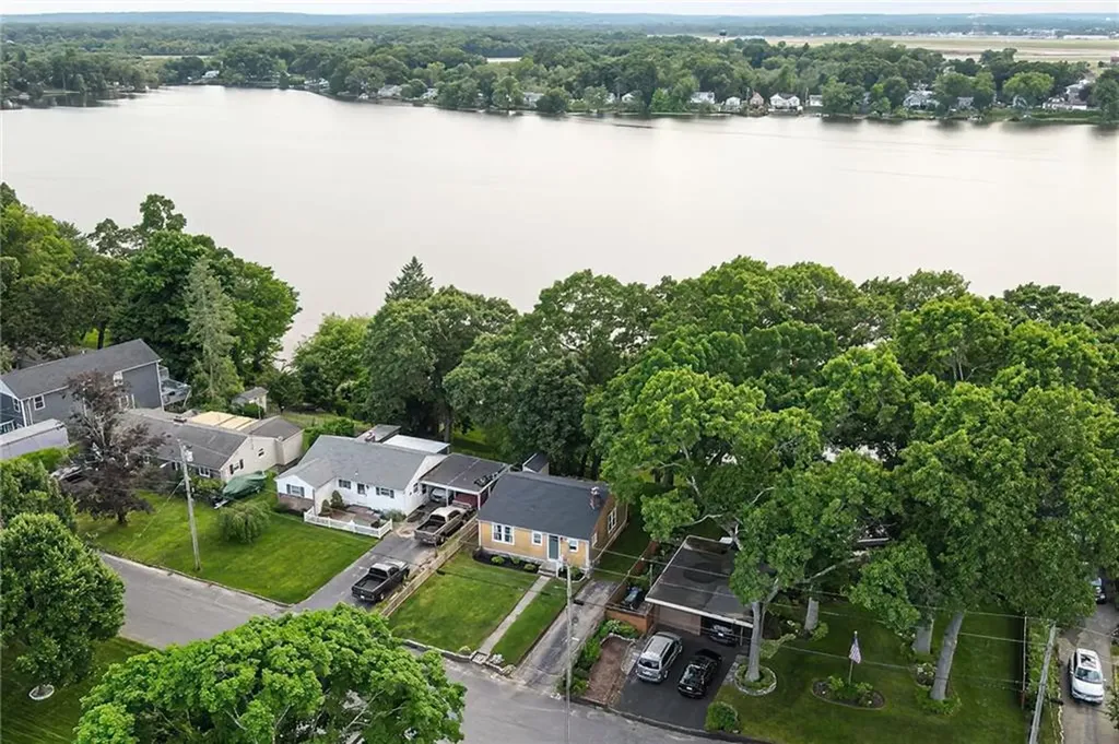 17 Lakecrest Drive Warwick RI 02889