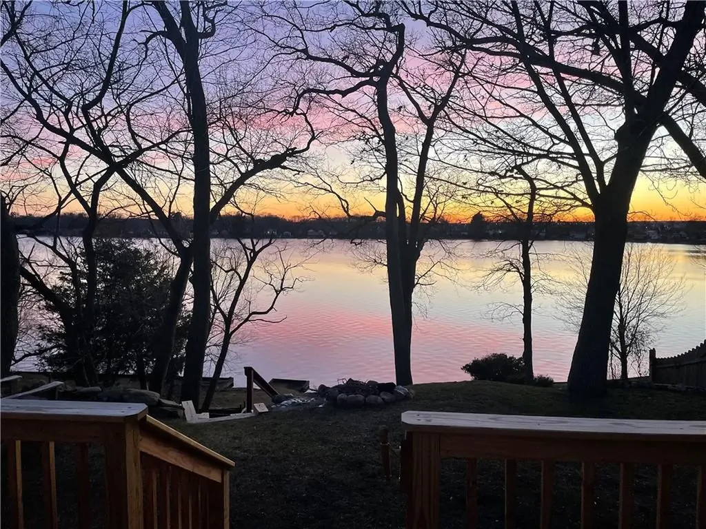 17 Lakecrest Drive Warwick RI 02889