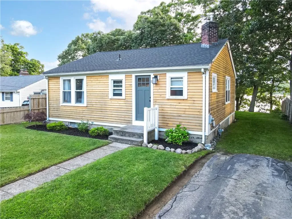 17 Lakecrest Drive Warwick RI 02889