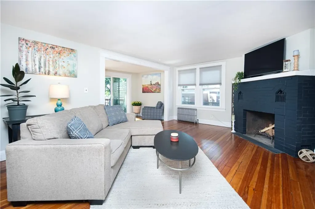 17 Lakecrest Drive Warwick RI 02889