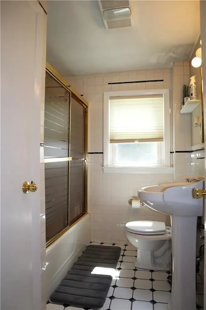 184 186 Concord Avenue Cranston RI 02910