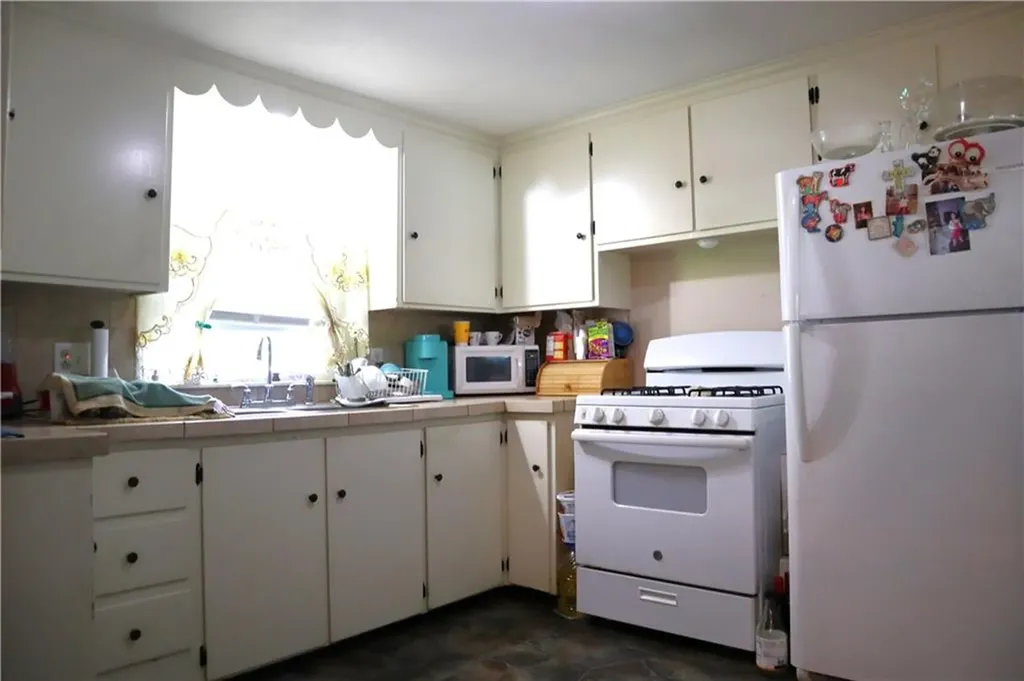 184 186 Concord Avenue Cranston RI 02910