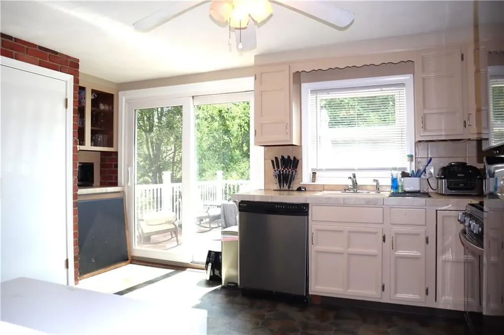 184 186 Concord Avenue Cranston RI 02910