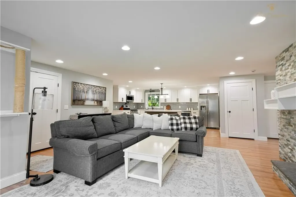 177 Medford Street Warwick RI 02889