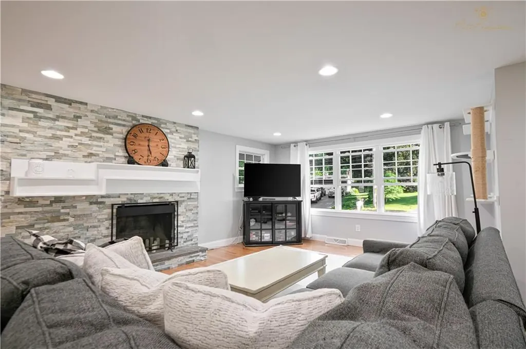 177 Medford Street Warwick RI 02889